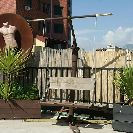 Vandrerhjem Albania *
